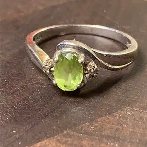 Silver/peridot/tinny diamonds ring